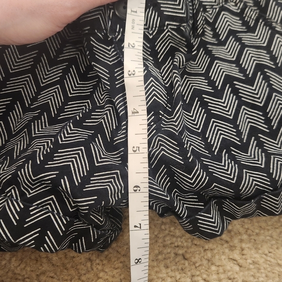 Juniors Size 3 Low Rise Chino Shorts Black White Arrows Chevron 29" Waist #R443 - Picture 5 of 5